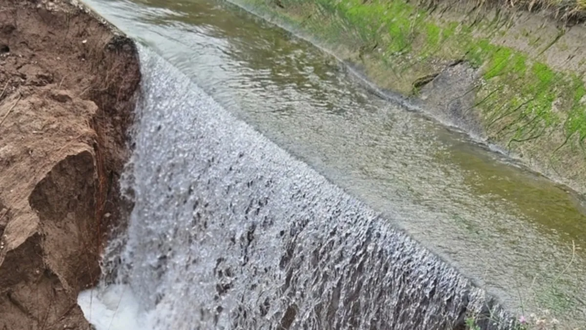 Tokat'ta sulama kanalındaki çöküntü nedeniyle akan su ekili arazide zarara yol açtı