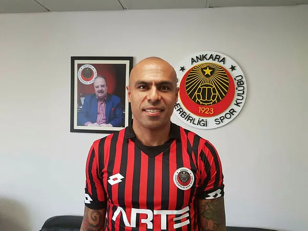 37'lik golcü Mert Nobre yeni takımı ile sözleşme imzaladı - 1