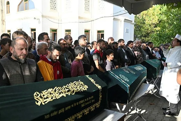 en-aci-kare-sancaktepede-insaat-alaninda-bogulan-3-kardesin-pesinden-kostugu-top-goruntulendi-1696432234041.jpeg En acı kare! Sancaktepe'de inşaat alanında boğulan 3 kardeşin peşinden koştuğu top görüntülendi - 2