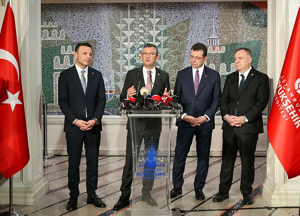 1705732346001.jpg CHP'nin içi cadı kazanı gibi! Vekiller Özgür Özel'e isyan etti: Bizi nasıl dışlarsın! - 2