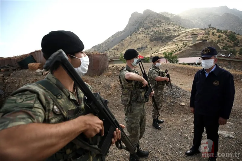 Bakan Akar ve komutanlardan karargahta yoğun mesai! Sabahın ilk saatlerine kadar ışıklar sönmedi 13