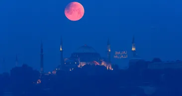 Kanlı Ay Tutulması’nda göçmen nöbeti! Teksas Ordusu Ulusal Muhafızları silahla göçmen bekledi