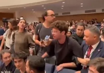 CHP'nin dosyasına bir kara leke daha! Mansur Yavaş öğrencileri salondan attırıp darp ettirdi