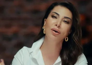 Ünlü şarkıcı Ebru Yaşar talihsiz kaza geçirdi!