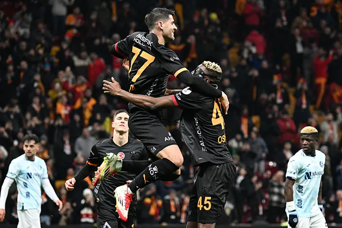 adana-demirspor-mactan-cekildi-galatasaray-hukmen-galip-1739119367612.jpg Galatasaray - Adana Demirspor | Fotoğraf: AA