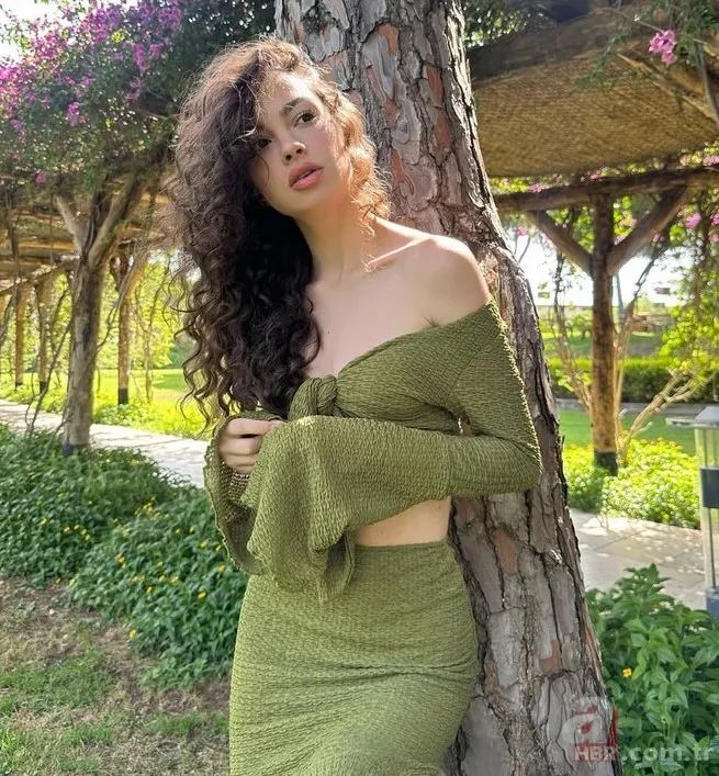 Burak Deniz'in partneri Su Burcu Yazgı Coşkun bakın aslen nereliymiş! 7