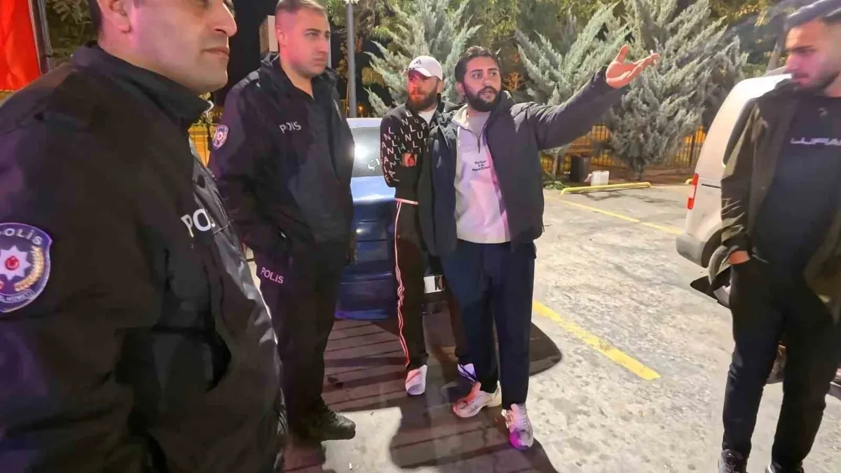Aksaray’da açıkta alkol alan 2 şahsa ceza!