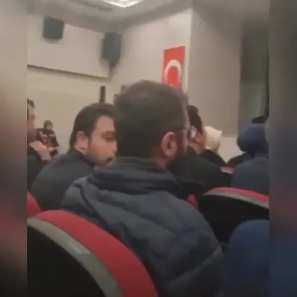 baskan-erdogan-hataydaki-deprem-sirasinda-afad-koordinasyon-merkezindeydi-1676928544445.jpg Başkan Erdoğan Hatay'daki deprem sırasında afet koordinasyon merkezindeydi - 5