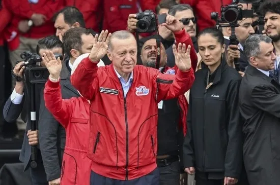 turkiyenin-ilk-uzay-yolcusu-kim-oldu-baskan-erdogan-son-dakika-acikladi-alper-gezeravci-ve-cihangir-atasever-k-1682763454925.jpg Türkiye'nin ilk uzay yolcusu kim oldu? Başkan Erdoğan son dakika açıkladı! Alper Gezeravcı ve Cihangir Atasever kimdir, kaç yaşında nereli? - 1