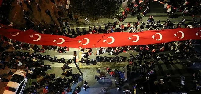 Samsun’da 1919 metrelik Türk bayrağıyla yürüyüş yapıldı