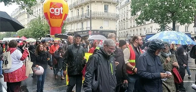Fransa’da bu kez de demiryolu çalışanları greve gitti