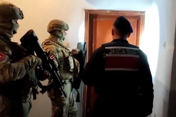 uzuner-ve-pelit-cetesi-cokertildi-bakan-yerlikaya-duyurdu-1697435332565.jpeg 'Uzuner' ve 'Pelit Çetesi' çökertildi! Bakan Yerlikaya duyurdu - 3