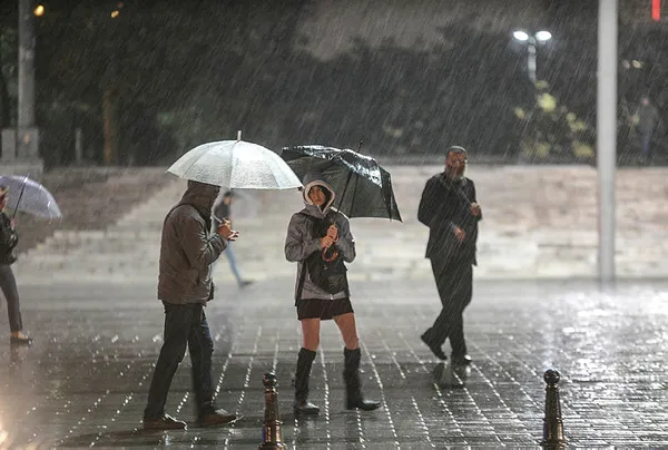 hava-durumu-meteorolojiden-uyari-ustune-uyari-1-hafta-etkili-olacak-32-ilde-sari-alarm-1686638450087.jpg HAVA DURUMU | Meteorolojiden uyarı üstüne uyarı! 1 hafta etkili olacak: 32 ilde sarı alarm - 4
