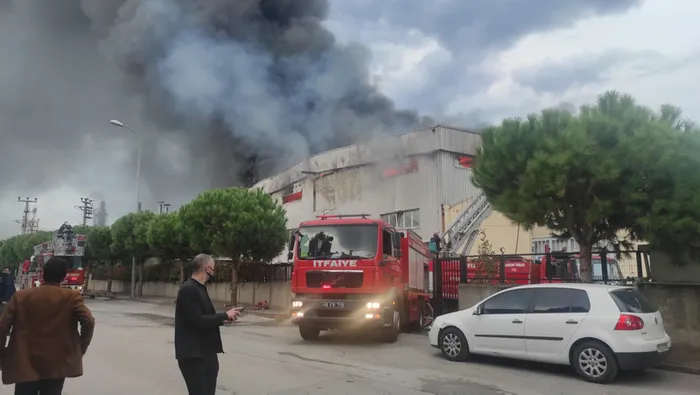 Son dakika: Bursa'da tekstil fabrikasında yangın - 4