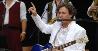 Bize aşk şarkıları söyle Goran!