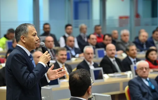 İstanbul kar yağışına hazır! Vali Ali Yerlikaya’dan önemli açıklama