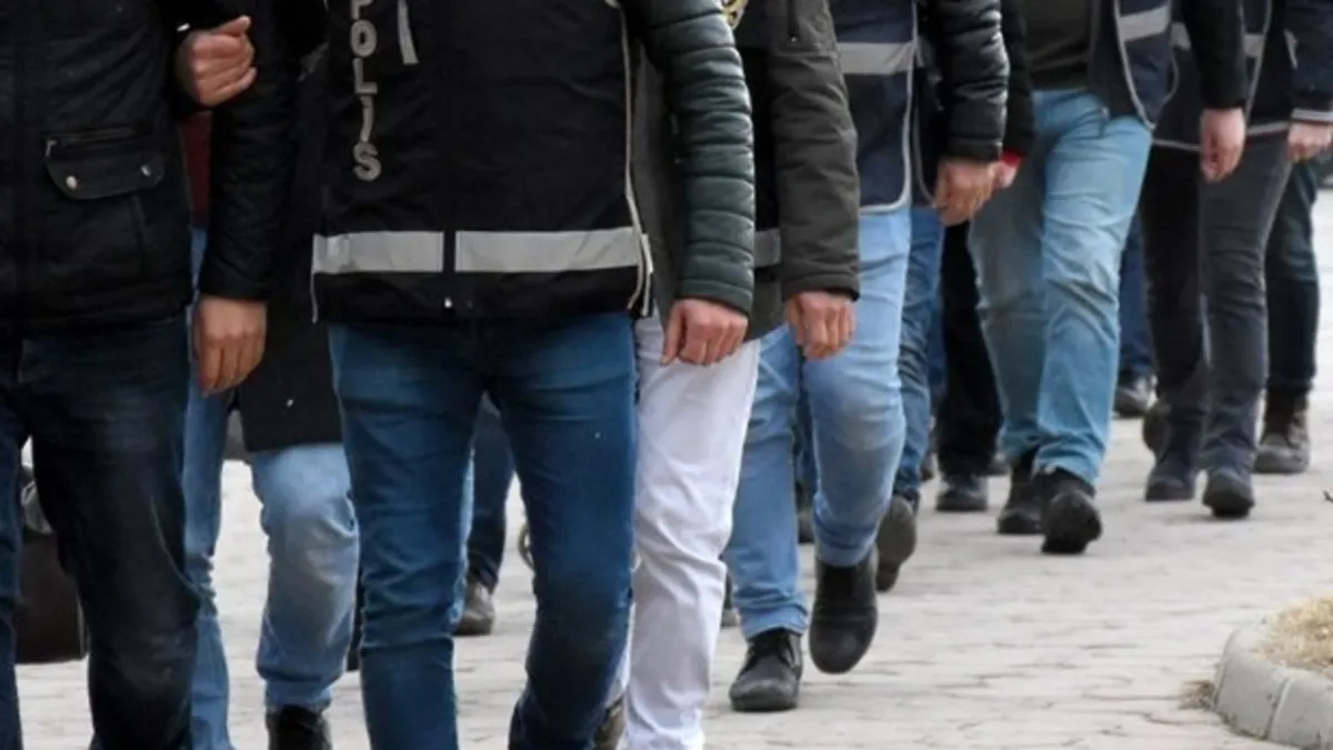 Rüşvet karşılığı hükümlü dosyalarında usulsüzlük! Adliye personellerine operasyonda 22 gözaltı