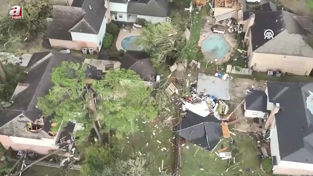 Teksas’da oluşan hortum 100’den fazla eve hasar verdi