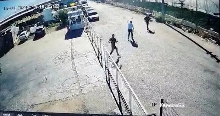 1713275278009.jpeg Antalya'da kan donduran olay! Tartıştığı kişileri minibüsle ezdi - 1