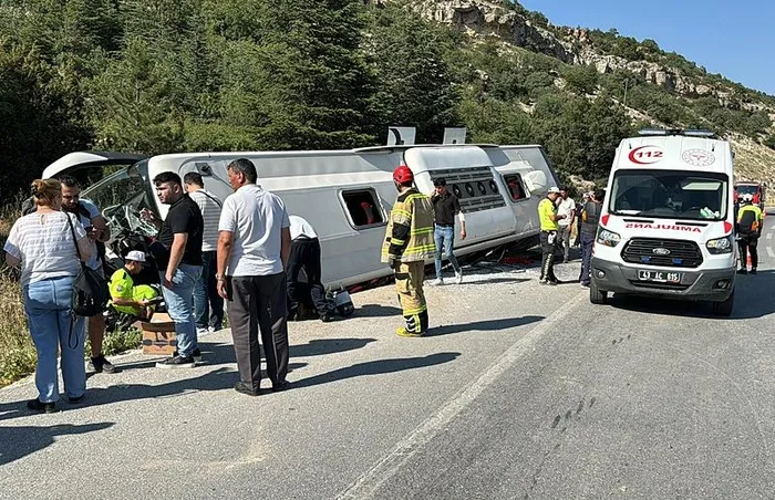 1719049114794.jpeg Kazadan sadece dakikalar önce... Kütahya'da yolcu otobüsü devrildi polisin uyarısı faciayı önledi | O polis memuru A Haber'de - 2