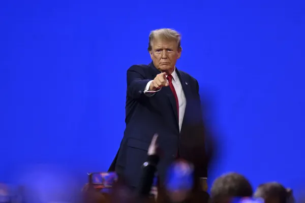 ABD’deki ön seçimlerde kriz! Trump men edildi