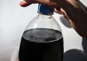 Kolanın içinden çıkan şoke etti! Marketten aldı eve gelince gözlerine inanamadı