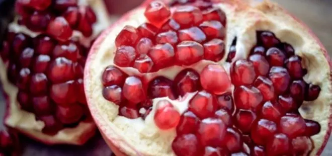 Böyle tüketen yaşadı! Çöpe attığımız nar kabuğunun bilinmeyen faydası...