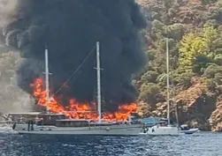Fethiye’de can pazarı! Tekne yandı: 115 yolcu suya atladı