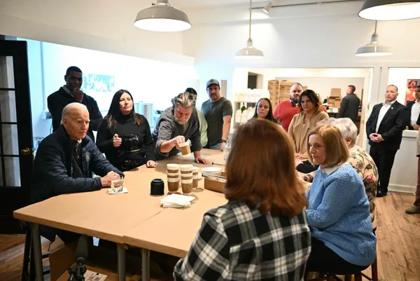 Biden kimyasal olmadığını kanıtlamak için musluk suyu içti