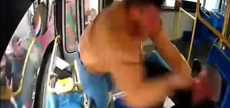 Halk otobüsünde dehşet anları! Üst üste yumruklarla darbetti! Şoförün tatlı dili yetmedi: "Kurban olayım..."