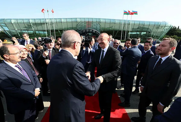 baskan-recep-tayyip-erdogan-kktc-ve-azerbaycan-ziyareti-sonrasi-turkiyeye-dondu-1686671414412.jpg Başkan Recep Tayyip Erdoğan KKTC ve Azerbaycan ziyareti sonrası Türkiye'ye döndü - 1