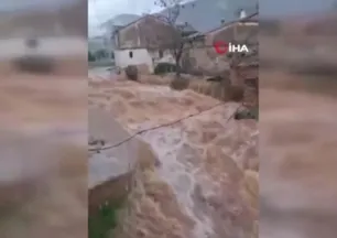İspanya'da sel felaketi! Nehir yatakları taştı: Ölü ve kayıplar var