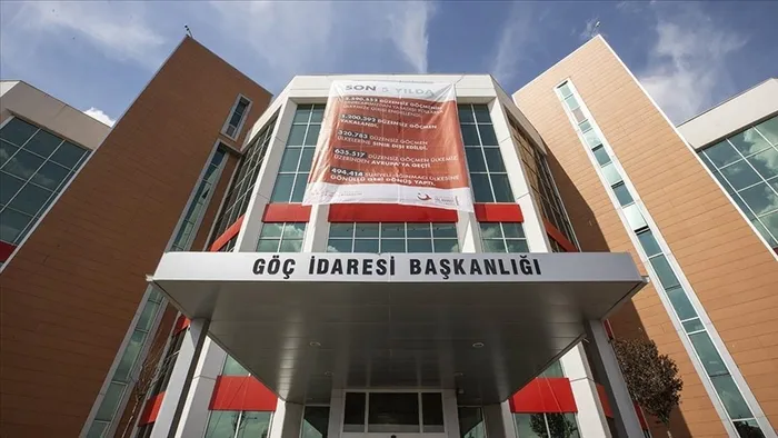son-dakika-istanbul-goc-idaresi-kentte-yasal-olarak-bulunan-yabanci-sayisini-acikladi-1658939093743.jpg İstanbul Göç İdaresi'nden Ekrem İmamoğlu'nun "Kaçak göçmen ve Arapça tabela" iddialarına yanıt - 3