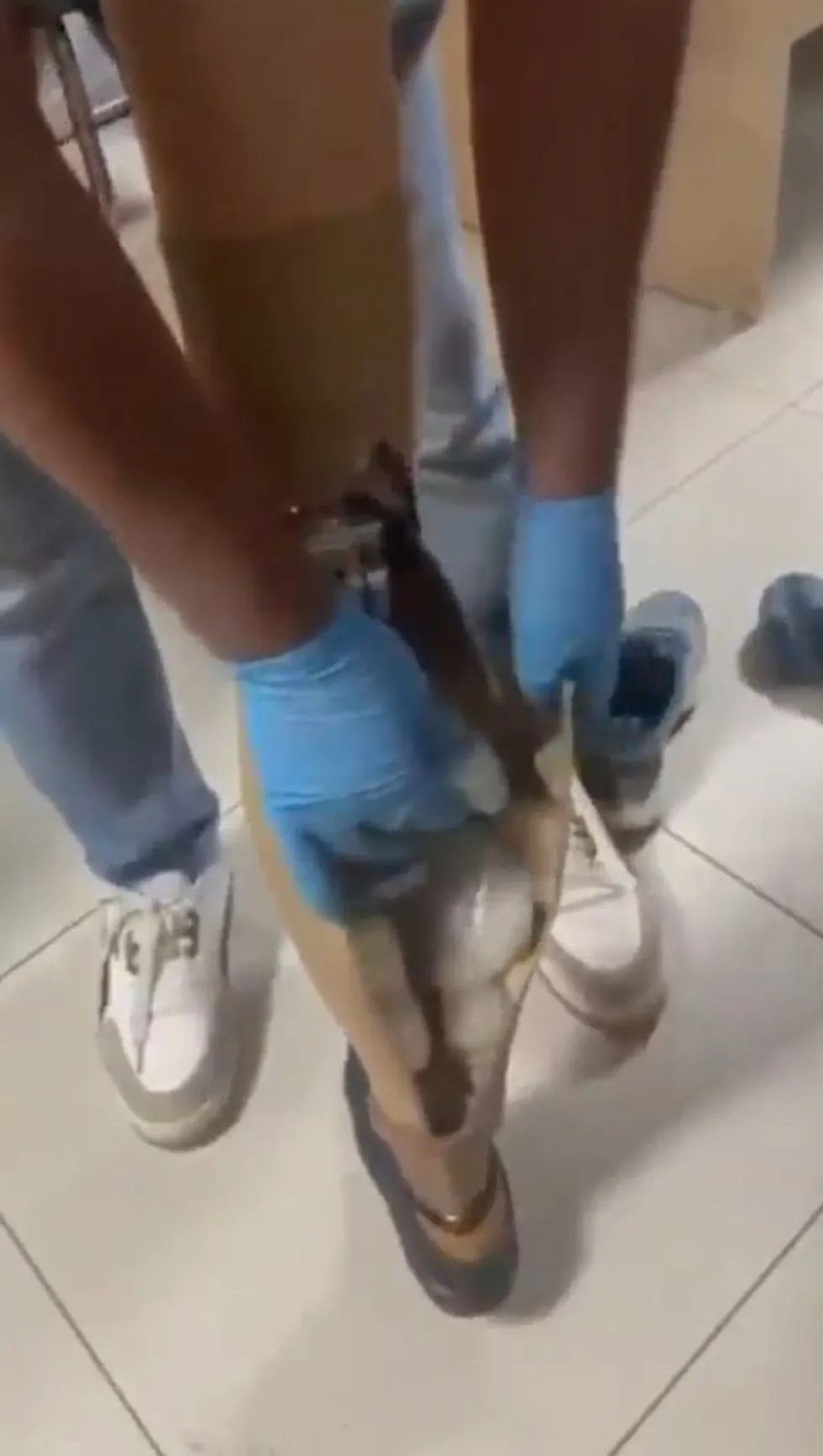 Protez bacakta uyuşturucu düzeneği! Narkotik ekiplerinden operasyon: 830 gram metamfetamin ele geçirildi - 2