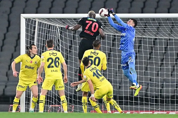 Karagümrük Fenerbahçe maçında olay yaratan penaltı pozisyonu! Spor yorumcularından flaş sözler
