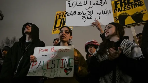 Beyaz Saray önünde Gazze’ye destek! Katilin finansörü Biden’a çağrı: İsrail’e silah göndermeyi bırak