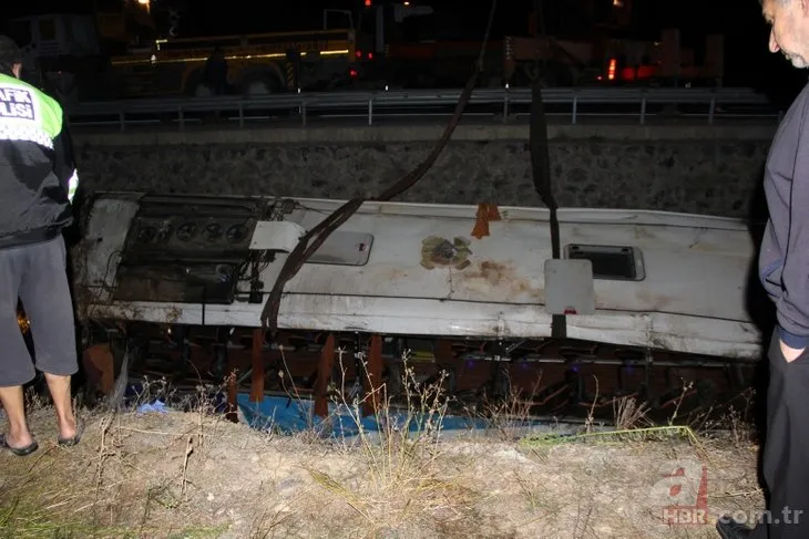 Afyonkarahisar’da yolcu otobüsü su kanalına devrildi