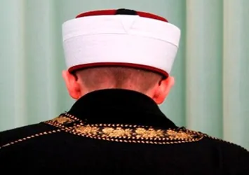 Temizlik operasyonu imamlara kadar sıçradı