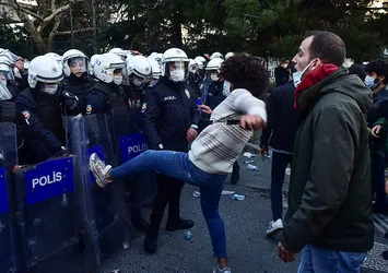 Boğaziçi Üniversitesi'nde polise saldırıp PKK sloganı atanlar kimler? Boğaziçili öğrenci her şeyi anlattı