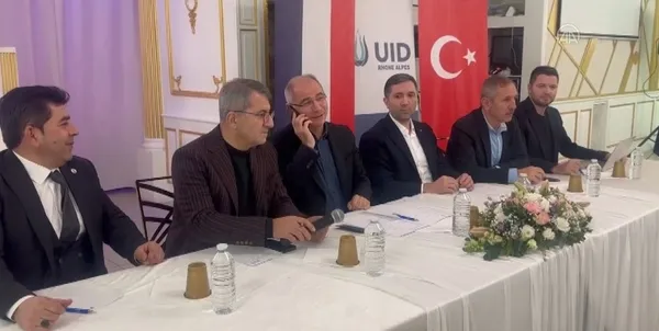 2023 seçimleri için start verildi: Başkan Erdoğan Lyon’daki Türk vatandaşlarına telefonla seslendi: Büyük zafer elde edeceğiz