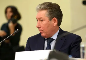 4 ay arayla iki esrarengiz ölüm! Rusya'nın en büyük petrol şirketinin sahibi camdan düşerek hayatını kaybetti! Nişanını Putin takmıştı