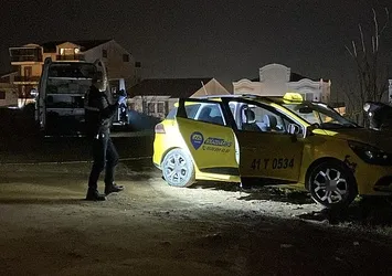 İzmit'te 3 araç birbirine girdi: 4 yaralı
