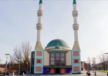 Hollanda'da camilere alçak saldırı! Mektuplarda Hz. Muhammed'e hakaret...