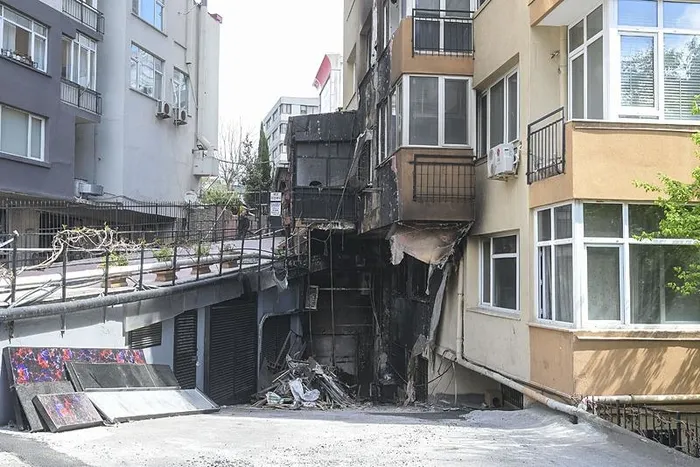 29-kisiye-mezar-olan-gece-kulubu-yangininda-hasar-goren-binaya-giris-izni-verildi-1712686157011.jpeg