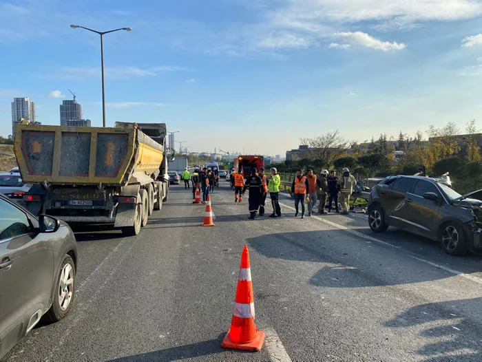 Son dakika: Esenyurt'ta feci kaza! Bir çocuk öldü, anne ve bebeği ağır yaralı - 3