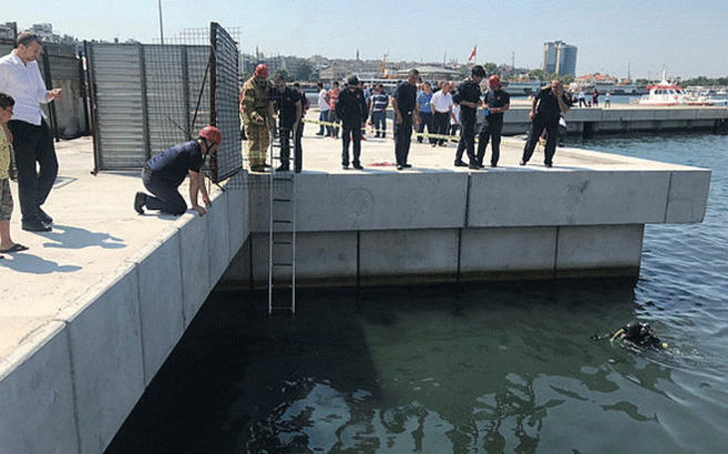 Kadıköy'de denize düşen kişi kayboldu