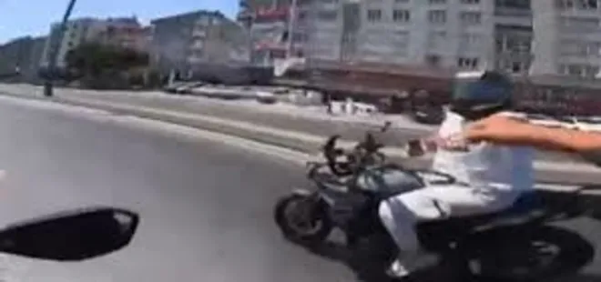 Avcılar'da motosiklet kazası kamerada