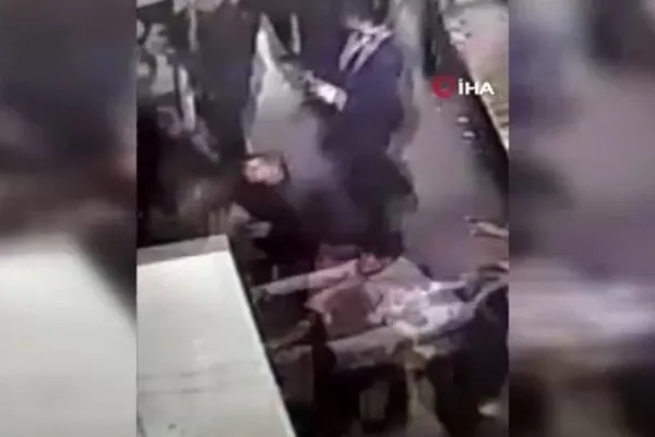 1670414438842.jpeg İYİ Parti’de kadına şiddet! İstanbul İl Başkanlığında Melek Güney’e tekme tokat saldırı - 4