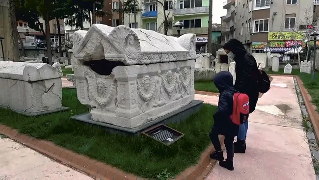 Amasya'da Medusa kabartması ile beddua yazan lahiti uyarılara rağmen soymuşlar! - 2