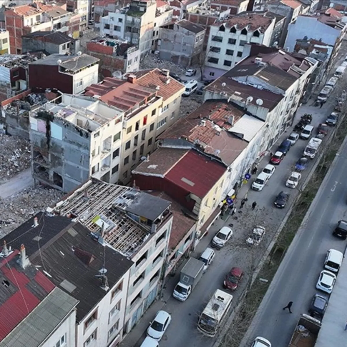 CHP'li belediyeden kentsel dönüşüm skandalı: Çivi bile çakmayıp maliyeti yüksek sözleşme dayattılar